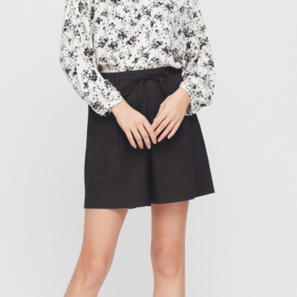 Uniqlo Black Belted Smart Shorts NWT | Size XL